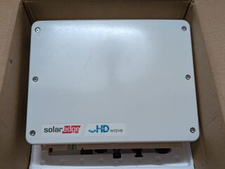 2x Fotovoltaïsche omvormer, SolarEdge, SE3000H en SE3680H