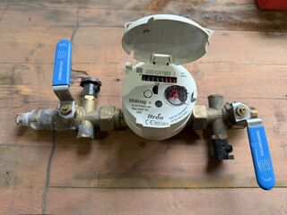 Watermeter met afsluiters, Itron, Unimag+ Q3 2.5, grijs/messing, 2020