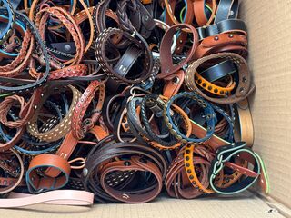 Ca. 325x Mixpartij lederen armbanden Fred&Bruder