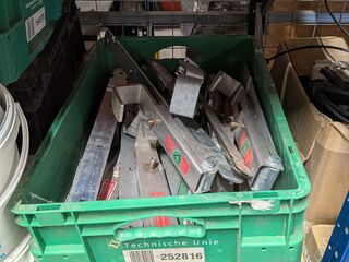 Partij divers installatiemateriaal en onderdelen