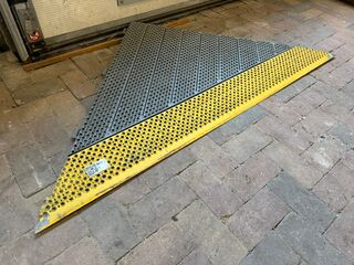Geperforeerde metalen oprijplaat / laadbrug, geel/grijs, geperforeerd