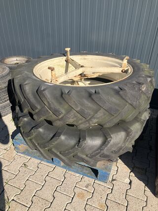 2x Trekkerbanden met velgen