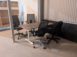 Bureau met 4x bureaustoel