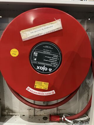 Brandslanghaspel in kast, Ajax, EN 671-1, rood/wit