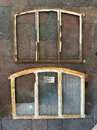 2x Boogvormige stalraamframes, Historisch, wit/roest, 48 cm breed; 30-