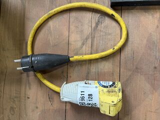 Adapterkabel met stekker, 230V naar CEE, geel/zwart