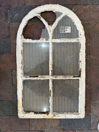 Boogvormig 6-ruits stalraam, Historisch, wit/roest, 45 x 75 cm