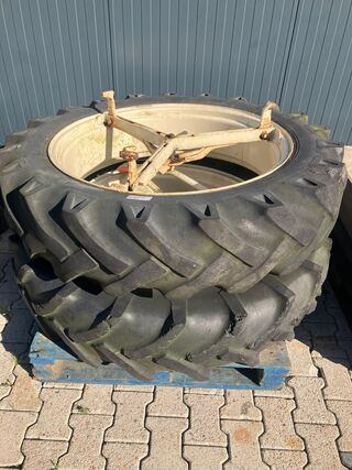 2x Trekkerbanden met velgen