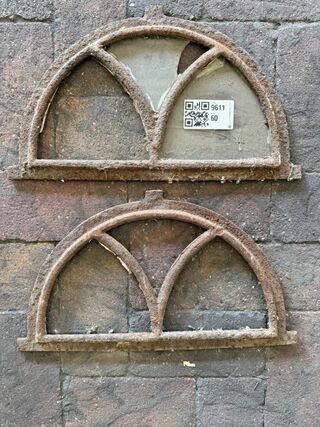 2x Halfronde stalraamframes, Historisch, wit/roest, 37,5 x 21 cm