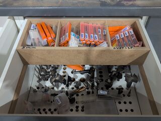 Assortiment boren, frezen en zaagbladen