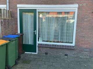 Meranti hardhouten buitendeur, HR++ glas; lage borstwering, houtkleur,