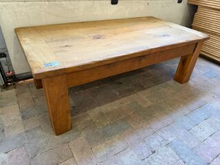 Eikenhouten salontafel, Rustieke uitvoering, naturel eiken / lichtbrui