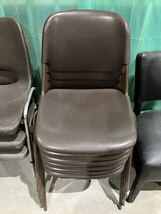 Ca. 20x Stapelbare stoelen, bruin/zwart
