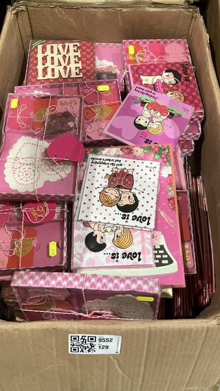 Doos Love is… artikelen Love is
