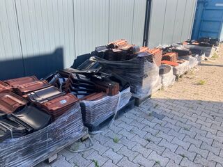 Ca. 10x Pallets dakpannen, Koramic, bruin/zwart
