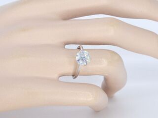 Witgouden solitair ring met 2.00 carat briljant geslepen diamant