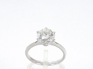 Witgouden solitair ring met 2.00 carat briljant geslepen diamant