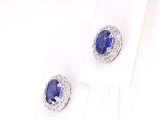 Witgouden oorbellen met diamanten en saffier