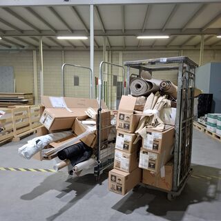 2x Rolcontainer met inhoud