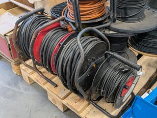 Partij PV-kabelhaspels en bekabeling