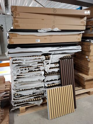Partij akoestische panelen en stalen
