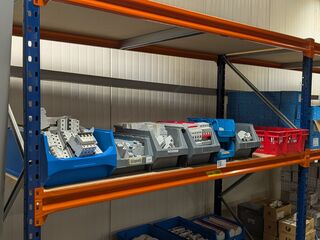 Partij divers elektrotechnisch installatiemateriaal