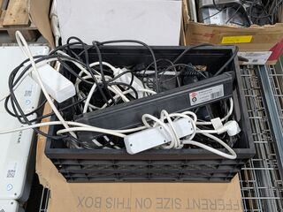 Partij elektrotechnisch materiaal en stalen draadroosters