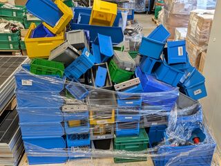 Partij kunststof magazijn- en stapelbakken