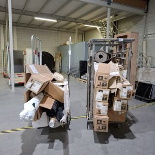 2x Rolcontainer met inhoud