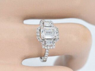 Witgouden trinity ring met een grote emerald cut diamant