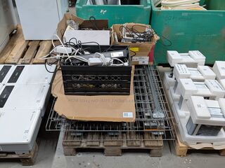 Partij elektrotechnisch materiaal en stalen draadroosters