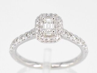 Witgouden entourage ring met briljant en baguette geslepen diamant