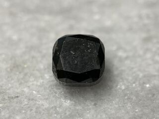 Diamant – 4.01 carat  zwarte natuurlijke diamant