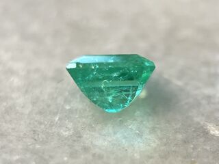 Smaragd – 0.90 carat natuurlijke Colombiaanse smaragd van zeer hoge kw