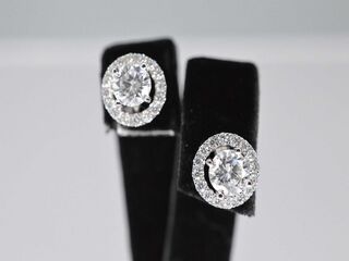 Witgouden diamanten entourage oorbellen van 1.50 carat