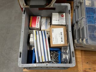 Partij divers kantoor- en installatiemateriaal