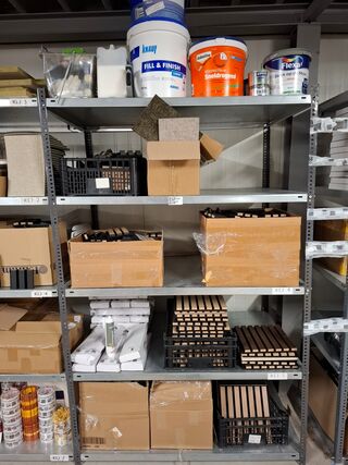 Partij latex, voorstrijk, kit, etc.