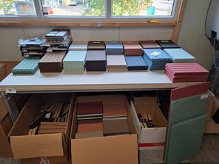 Partij akoestische monsters, samples en panelen diverse kleuren en des