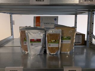 Diverse gedroogde poeders & beef bone broth, O.a. Nordic Kings, Vitani