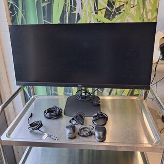 1x Beelscherm, inc. diverse toebehoren, Logitech, AOC