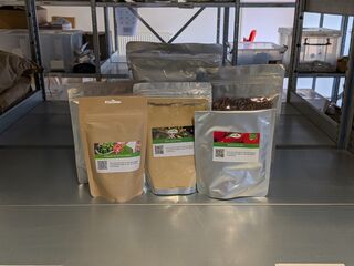 Diverse gedroogde poeders, tabletten & kruiden, O.a. Vitanics, Purason