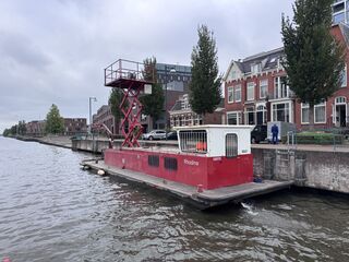 Dekschuit werkboot, Rusthoven, Rhodina met laadkraan en schaarhoogwerk