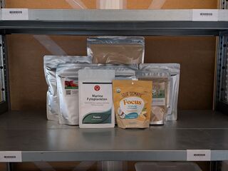Diverse gedroogde poeders, O.a. Vitanics, Purason, Four Sigmatic