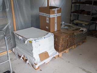3x Pallet met verpakkingsdozen
