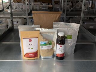 Diverse gedroogde poeders, kruiden & siroop, O.a. Vitanics, Purason