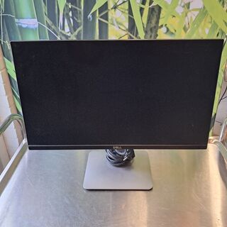 2x Beeldscherm, inc muis & toetsenbord, Logitech, Dell, Philips