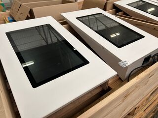 2x Elo Touch Solutions touchscreen monitor met Newland barcodescanner
