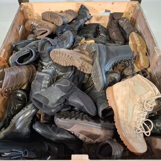 Partij diverse schoenen