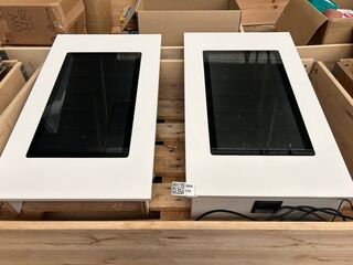 2x Elo Touch Solutions touchscreen monitor met Newland barcodescanner