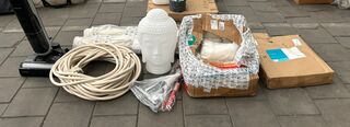Partij huishoudelijke artikelen en woonaccessoires w.o. draadloze stof